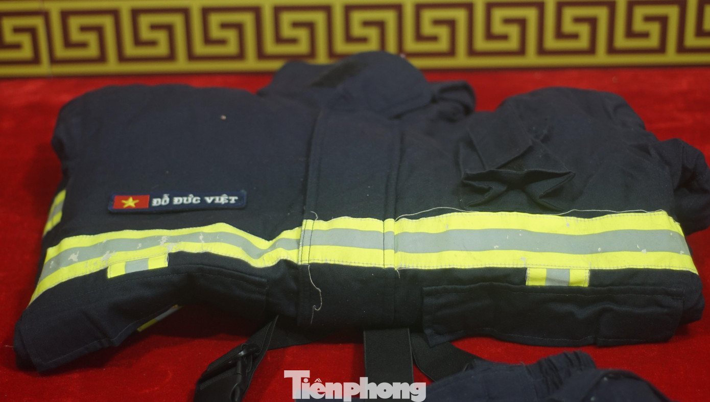 Kỷ vật là bộ quần áo 3 lớp của liệt sĩ Đỗ Đức Việt.