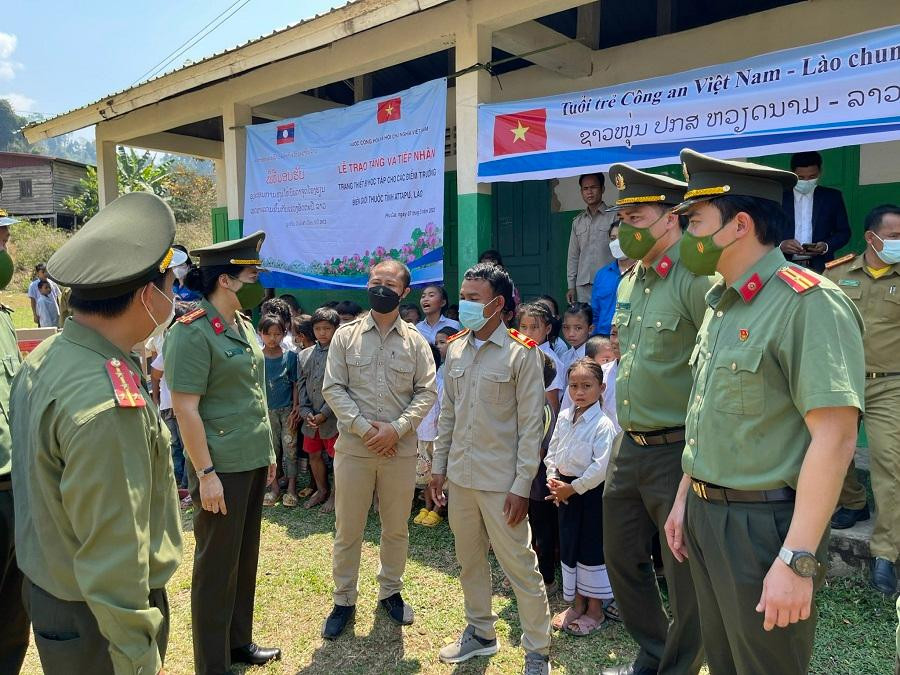 Đoàn Thanh niên Bộ Công an tổ chức các hoạt động tình nguyện quốc tế tại nước Cộng hòa dân chủ nhân dân Lào. Đoàn Thanh niên Bộ Công an tổ chức các hoạt động tình nguyện quốc tế tại nước Cộng hòa dân chủ nhân dân Lào.