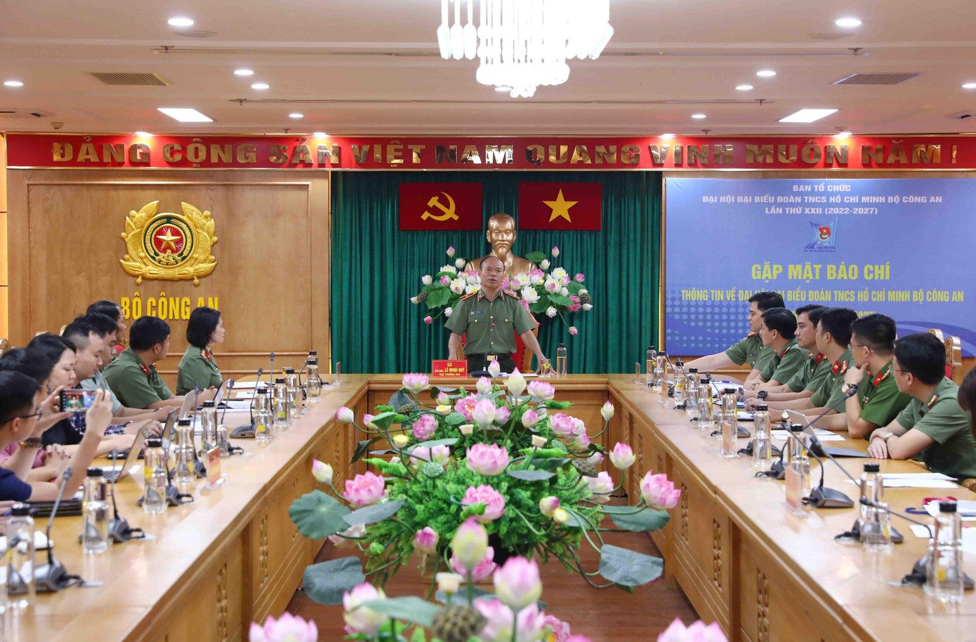 Thiếu tướng Lê Minh Quý phát biểu tại buổi gặp mặt báo chí.