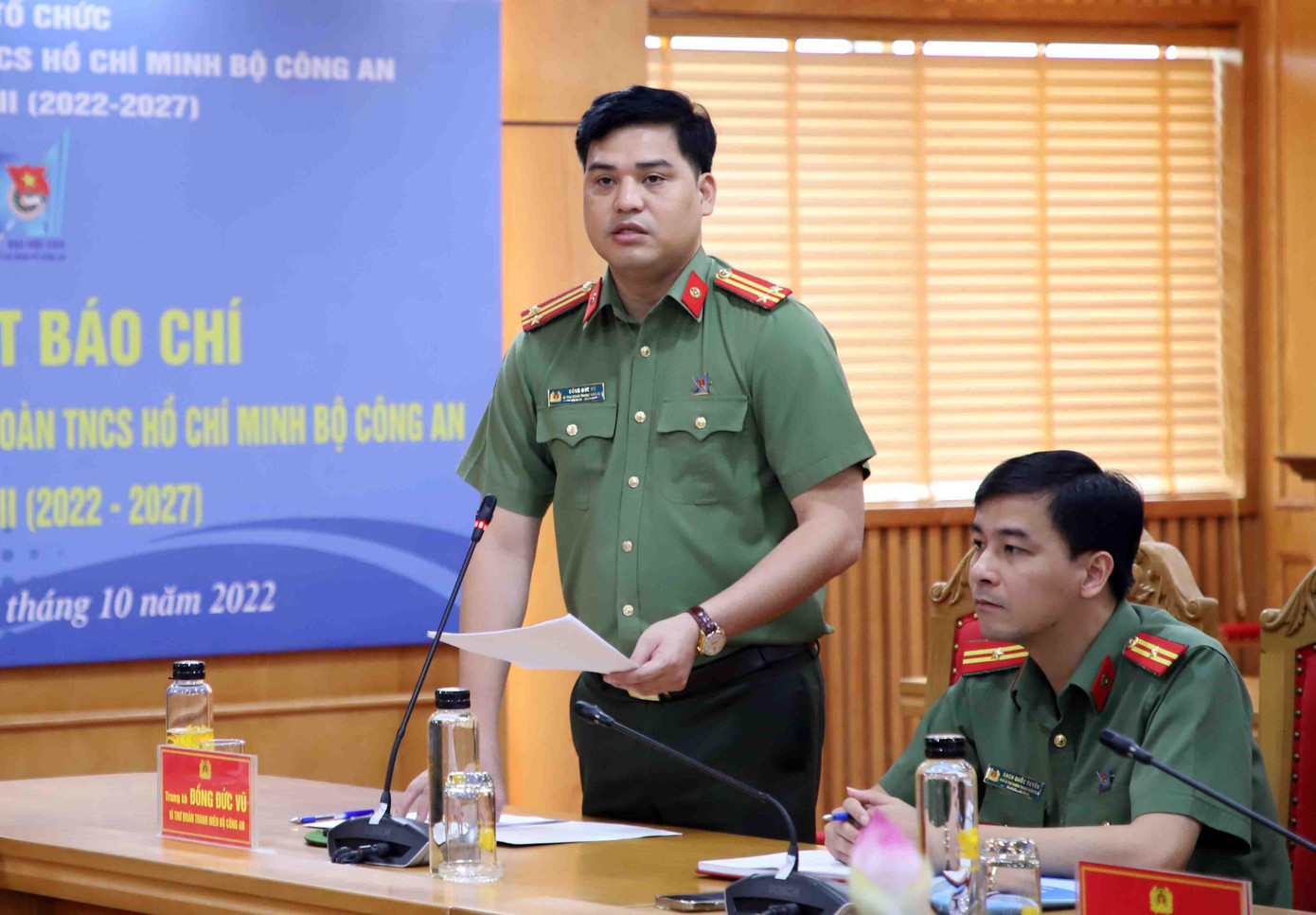 Trung tá Đồng Đức Vũ, Bí thư Đoàn Thanh niên Bộ Công an thông tin tại buổi gặp mặt.
