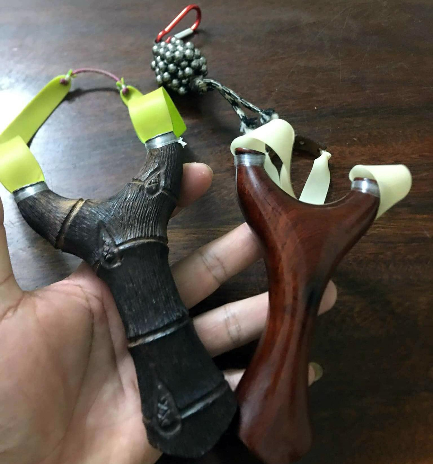 Súng cao su bắn bi sắt. Súng cao su bắn bi sắt.