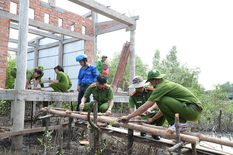 Chiến dịch Hành quân xanh của tuổi trẻ CAND. Chiến dịch Hành quân xanh của tuổi trẻ CAND.