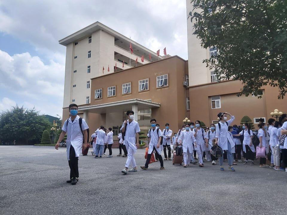 Nhiều ĐVTN, sinh viên đã gác bút nghiên, xung kích vào vùng dịch ở Bắc Ninh, Bắc Giang để hỗ trợ công tác phòng chống dịch COVID-19 ở những điểm nóng này Nhiều ĐVTN, sinh viên đã gác bút nghiên, xung kích vào vùng dịch ở Bắc Ninh, Bắc Giang để hỗ trợ công tác phòng chống dịch COVID-19 ở những điểm nóng này