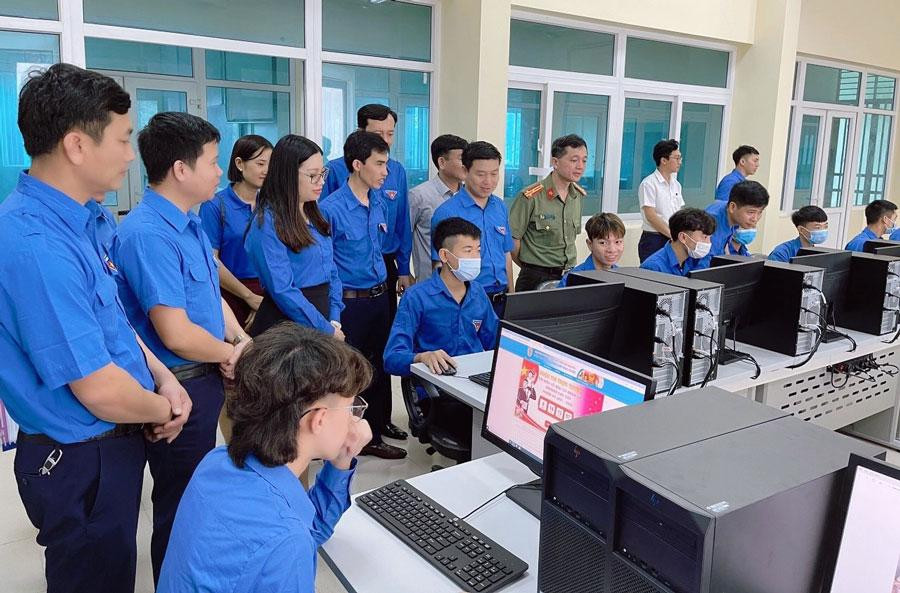 Tuổi trẻ Thái Nguyên tham gia hưởng ứng cuộc thi trực tuyến “Tìm hiểu pháp luật về bầu cử đại biểu Quốc hội và bầu cử HĐND các cấp”. Tuổi trẻ Thái Nguyên tham gia hưởng ứng cuộc thi trực tuyến “Tìm hiểu pháp luật về bầu cử đại biểu Quốc hội và bầu cử HĐND các cấp”.