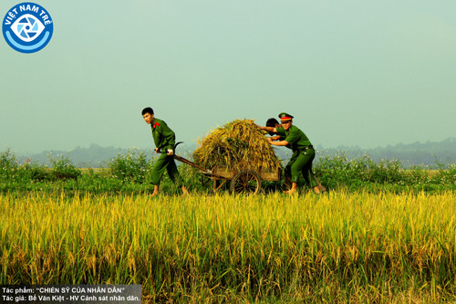 "Chiến sĩ của nhân dân".