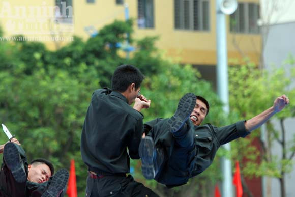 Chiến sỹ CSCĐ vô hiệu hóa 