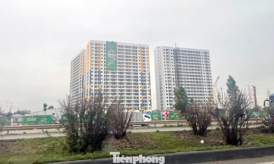 Công ty cổ phần Đầu tư phát triển bền vững Evergreen Bắc Giang - chủ đầu tư dự án Nhà ở xã hội dành cho công nhân tại khu đô thị mới thị trấn Nếnh bị xử phạt 320 triệu đồng do đã vận hành thử nghiệm các công trình xử lý chất thải khi không có Giấy phép môi trường theo quy định. Ảnh: Lập Đông. Công ty cổ phần Đầu tư phát triển bền vững Evergreen Bắc Giang - chủ đầu tư dự án Nhà ở xã hội dành cho công nhân tại khu đô thị mới thị trấn Nếnh bị xử phạt 320 triệu đồng do đã vận hành thử nghiệm các công trình xử lý chất thải khi không có Giấy phép môi trường theo quy định. Ảnh: Lập Đông.