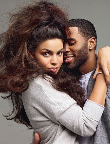 "Việc tán tỉnh thành công nhất khi bạn là chính mình. "Nước cờ" của tôi là luôn trêu đùa hoặc cười thật nhiều. Là con gái, chúng ta nên để cho các chàng trai thấy được vẻ bề ngoài ấy, chớp chớp lông mi, liếc nhìn tình tứ và một nụ cười nhỏ là đủ. Thật tuyệt khi chúng ta có được "vũ khí" lợi hại thế", ca sĩ Jordin Sparks tiết lộ.