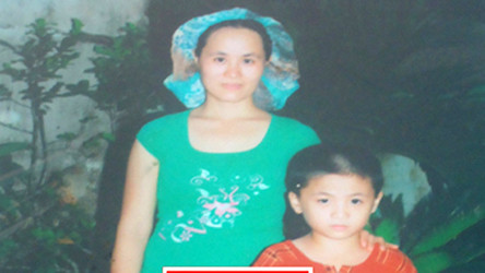 Chị Hà luôn phải bịt mái tóc lại 