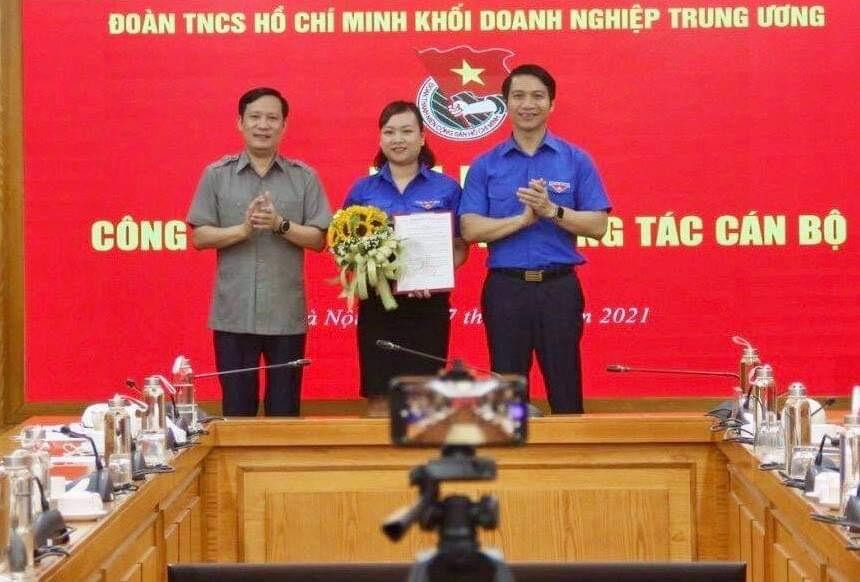 Chị Trần Thị Ngọc Quỳnh nhận quyết định Phó Bí thư Đoàn Khối Doanh nghiệp T.Ư khóa III, nhiệm kỳ 2017 - 2022. Chị Trần Thị Ngọc Quỳnh nhận quyết định Phó Bí thư Đoàn Khối Doanh nghiệp T.Ư khóa III, nhiệm kỳ 2017 - 2022.