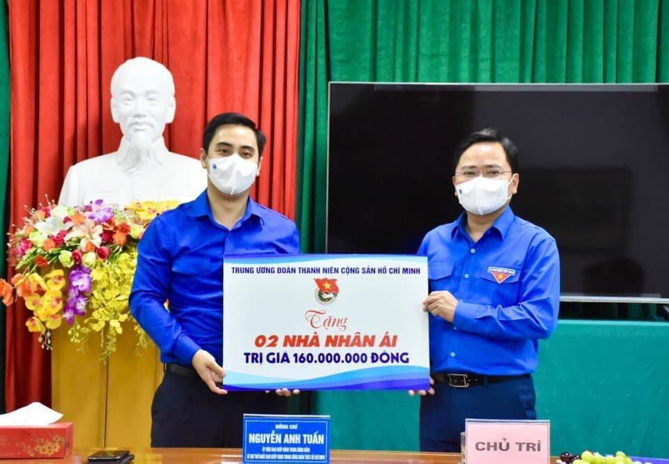 Dịp này Ban Bí thư Trung ương Đoàn trao tặng 160 triệu đồng, xây dựng 2 căn nhà nhân ái tại Hà Tĩnh