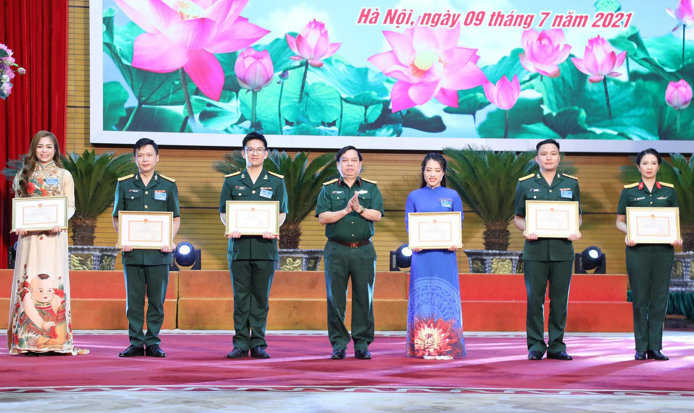 Kết thúc hội thi, Ban tổ chức trao giải Nhất cho thí sinh Hoàng Thị Phương Nhung (Cục Chính trị Bộ Tổng tham mưu). Giải Nhì thuộc về 2 thí sinh Đỗ Cao Cường (Lữ đoàn 144) và Lê Mạnh Cường (Cục Tài chính). Giải Ba được trao cho các thí sinh: Nguyễn Phương Thảo (Cục Dân quân tự vệ), Lê Xuân Quyết (Cục Cơ yếu), Nguyễn Bích Hằng (Văn phòng Bộ Tổng tham mưu).