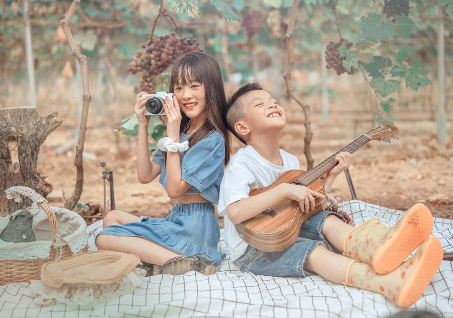 Mới đây, ba bố con cũng có dịp trải nghiệm, làm bộ ảnh checkin vườn nho ở huyện Bình Xuyên, Vĩnh Phúc.