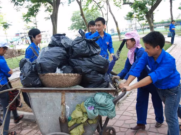 Thanh niên Hà Nội ra quân chiến dịch Hè tình nguyện 2012 hôm 8-5
