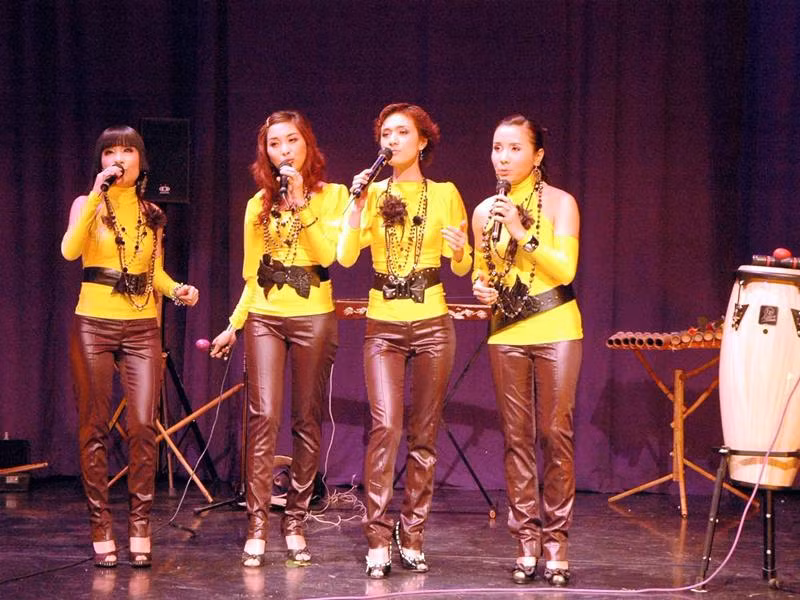 Nhóm nhạc 5 Dòng kẻ Nhạc sỹ Trương Quý Hải với bài hát của mình Độc tấu đàn bầu của nghệ sỹ Vân Mai Độc tấu sáo của nghệ sỹ Xuân Chung Điệu múa dân tộc Việt Nam