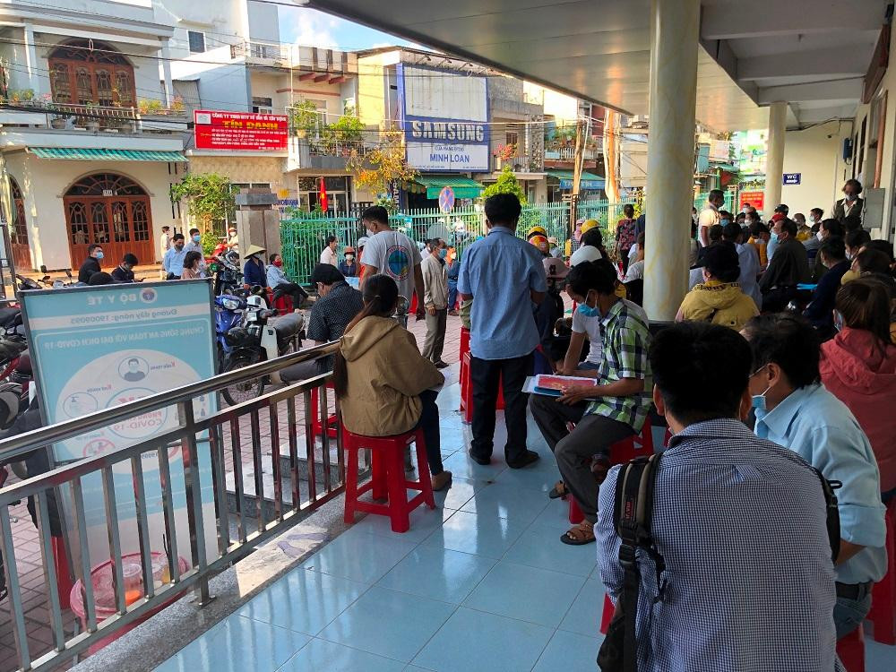 Phòng một cửa của thị xã Đức Phổ luôn trong tình trạng quá tải.