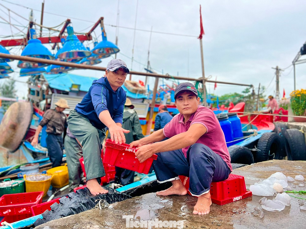 “Với tinh thần khí thế mới, lãnh đạo xã cũng như nghiệp đoàn nghề cá và toàn thể bà con ngư dân quyết tâm vươn khơi, bám biển. Cầu cho mưa thuận, gió hòa, mỗi chuyến ra khơi của bà con được an toàn, đánh bắt bội thu, nâng cao thu nhập của bà con ngư dân, góp phần phát triển kinh tế quê hương, gắn với bảo vệ chủ quyền Tổ quốc”, ông Nguyên nói.