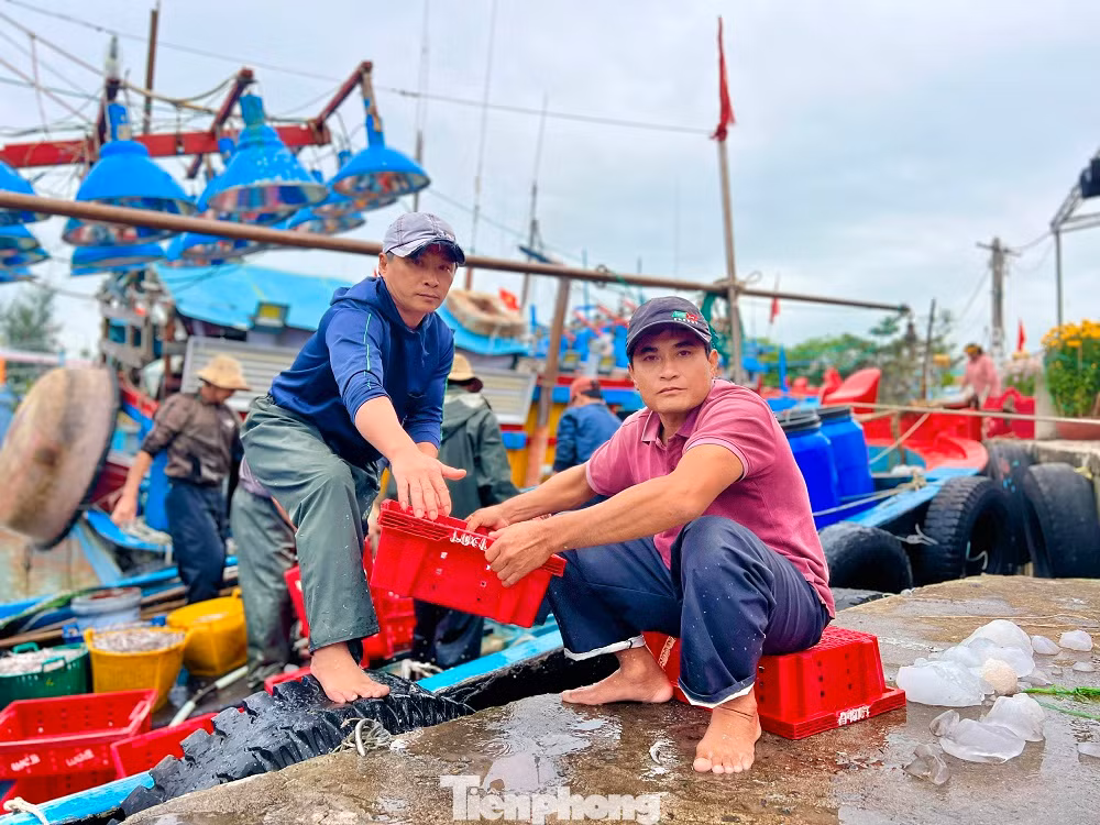 “Với tinh thần khí thế mới, lãnh đạo xã cũng như nghiệp đoàn nghề cá và toàn thể bà con ngư dân quyết tâm vươn khơi, bám biển. Cầu cho mưa thuận, gió hòa, mỗi chuyến ra khơi của bà con được an toàn, đánh bắt bội thu, nâng cao thu nhập của bà con ngư dân, góp phần phát triển kinh tế quê hương, gắn với bảo vệ chủ quyền Tổ quốc”, ông Nguyên nói.