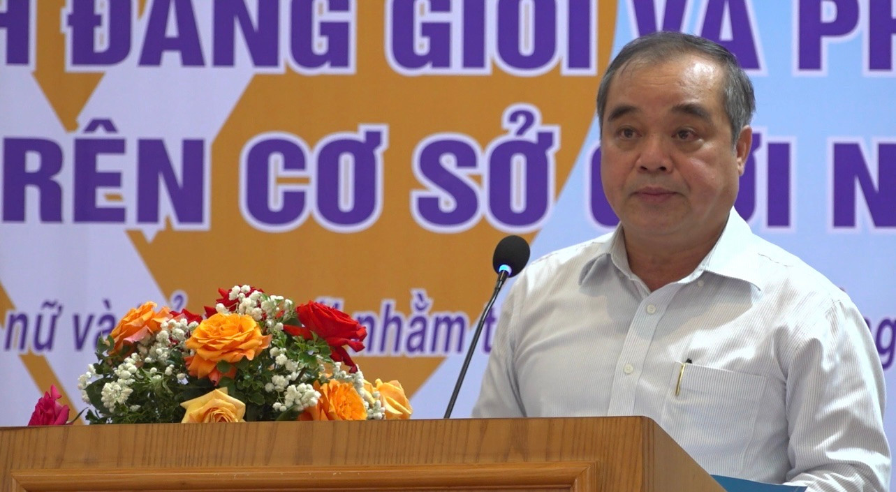 Phó UBND tỉnh Quảng Ngãi Trần Hoàng Tuấn phát biểu tại buổi lễ. Phó UBND tỉnh Quảng Ngãi Trần Hoàng Tuấn phát biểu tại buổi lễ.