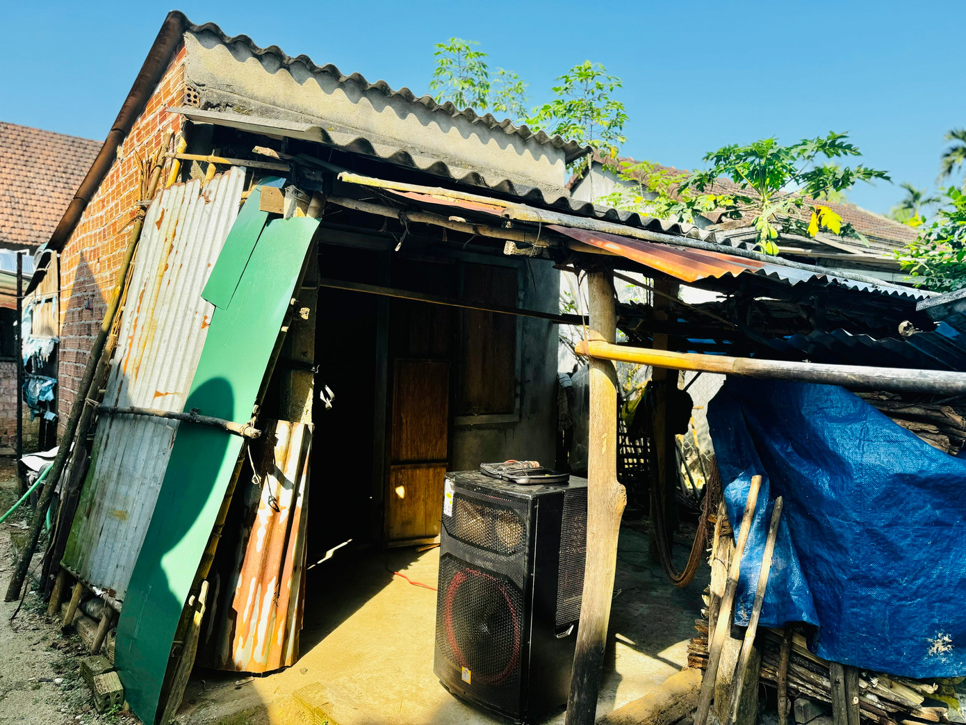 Căn nhà của ông Đinh Hoáy (85 tuổi, thôn Hà Liệt, xã Long Mai) xuống cấp nghiêm trọng. Căn nhà của ông Đinh Hoáy (85 tuổi, thôn Hà Liệt, xã Long Mai) xuống cấp nghiêm trọng.