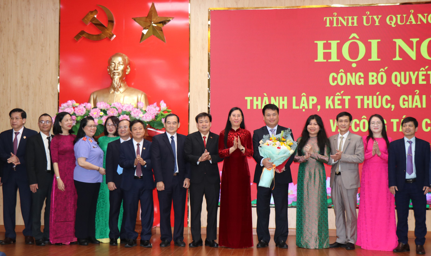 Ra mắt Ban Chấp hành Đảng bộ các cơ quan Đảng tỉnh Quảng Ngãi. Ảnh: Nguyễn Ngọc