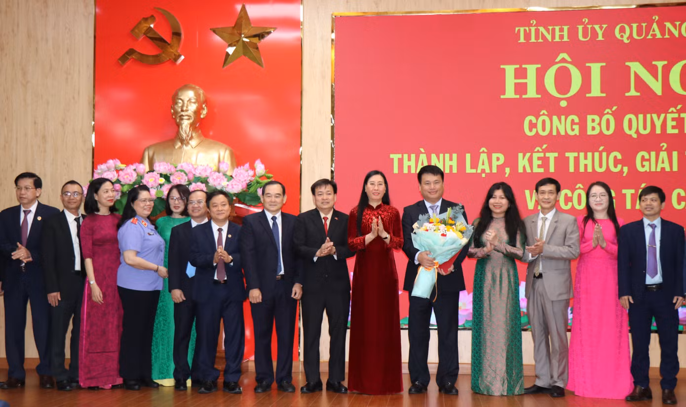 Ra mắt Ban Chấp hành Đảng bộ các cơ quan Đảng tỉnh Quảng Ngãi.