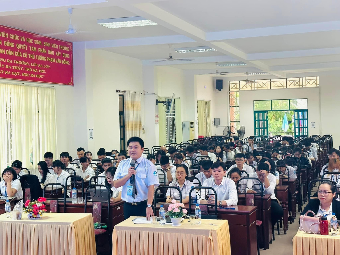 Các đại biểu tham gia thảo luận 2 chuyên đề. Các đại biểu tham gia thảo luận 2 chuyên đề.