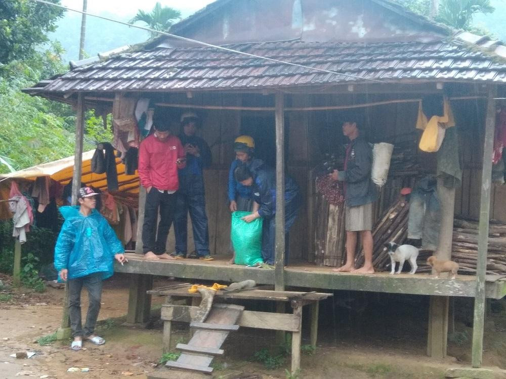 Tại các huyện miền núi Quảng Ngãi công tác di dời sơ tán người dân cũng đang được gấp rút.