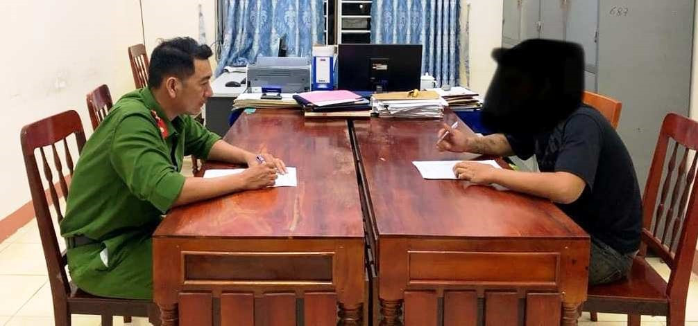 Công an thị trấn Trà Xuân đã tìm được thủ phạm phá ruộng dưa hấu. Ảnh: CACC Công an thị trấn Trà Xuân đã tìm được thủ phạm phá ruộng dưa hấu. Ảnh: CACC