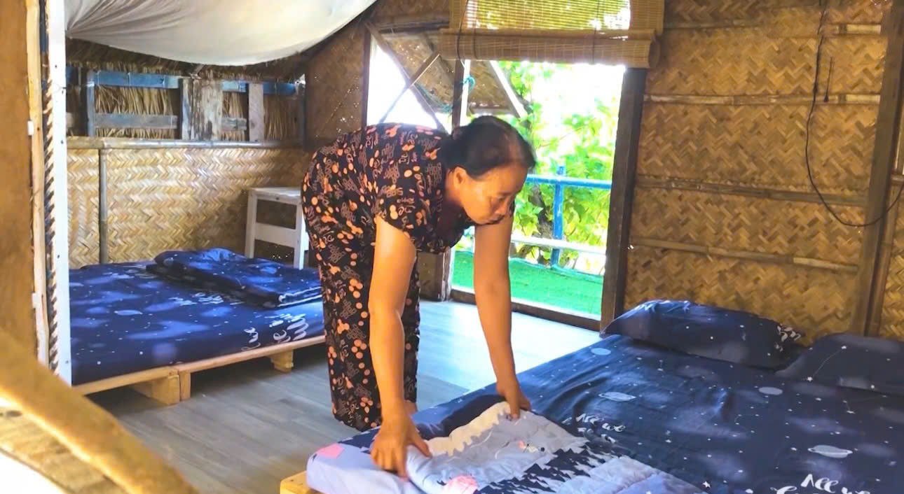 Hiện tại, cơ sở lưu trú của bà Nguyễn Thị Thanh Thúy đã tự nhận tour, chế biến món ăn, phục vụ các nhu cầu hằng ngày của du khách...