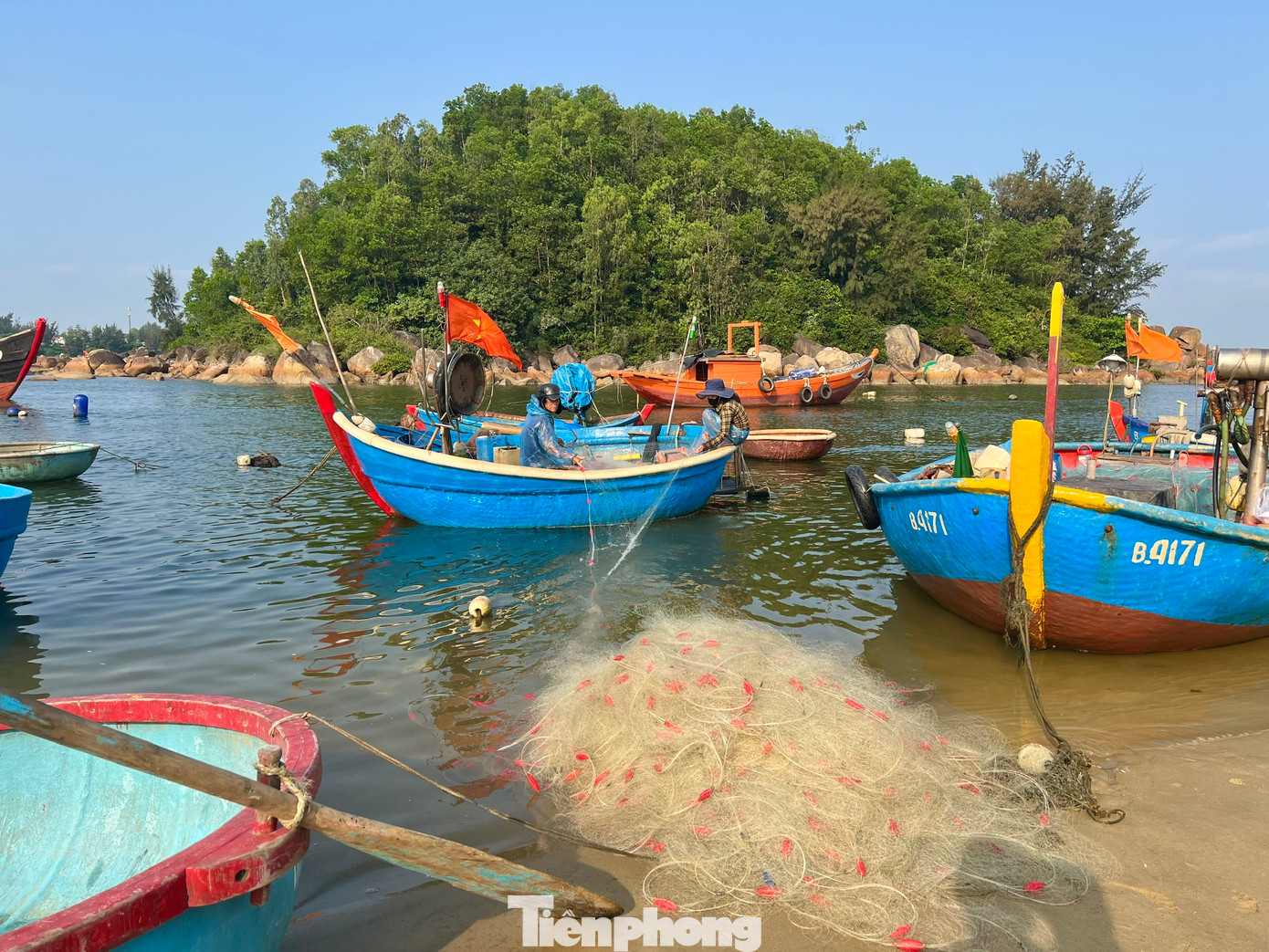 Khung cảnh ấy, dù giản dị nhưng lại mang đến một sức hút kỳ lạ, khiến bất cứ ai một lần chứng kiến cũng không thể quên. Ảnh: Nguyễn Ngọc