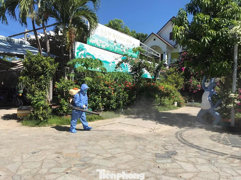 Phun diệt muỗi tại các khu dân cư.
