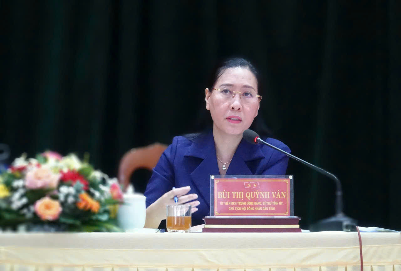 Bí thư Tỉnh ủy Quảng Ngãi Bùi thị Quỳnh Vân. Bí thư Tỉnh ủy Quảng Ngãi Bùi thị Quỳnh Vân.