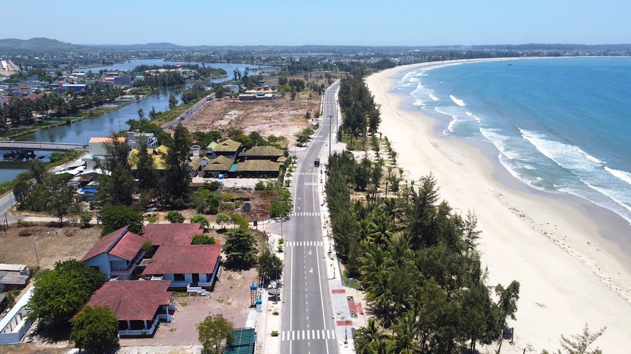 Bãi biển Tịnh Khê (xã Tịnh Khê, TP. Quảng Ngãi) Bãi biển Tịnh Khê (xã Tịnh Khê, TP. Quảng Ngãi)