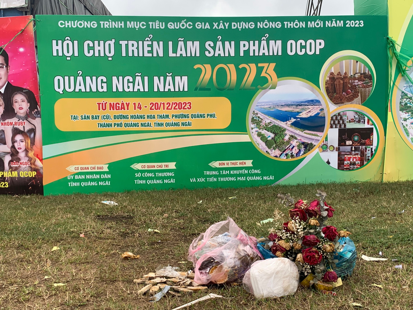 Mặt bằng trưng bày tại các gian hàng nhếch nhác khiến các đơn vị tham gia hội chợ thất vọng. Mặt bằng trưng bày tại các gian hàng nhếch nhác khiến các đơn vị tham gia hội chợ thất vọng.