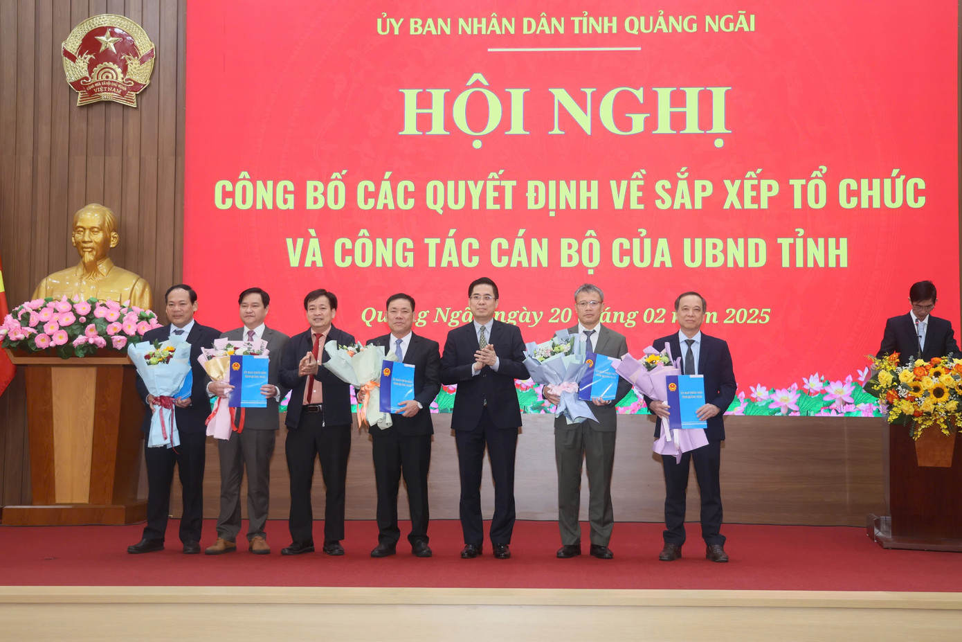 Bổ nhiệm ông Nguyễn Văn Trọng (bìa trái thứ 4) – Giám đốc Sở KH&ĐT giữ chức vụ Giám đốc Sở Tài chính. Bổ nhiệm ông Nguyễn Văn Trọng (bìa trái thứ 4) – Giám đốc Sở KH&ĐT giữ chức vụ Giám đốc Sở Tài chính.