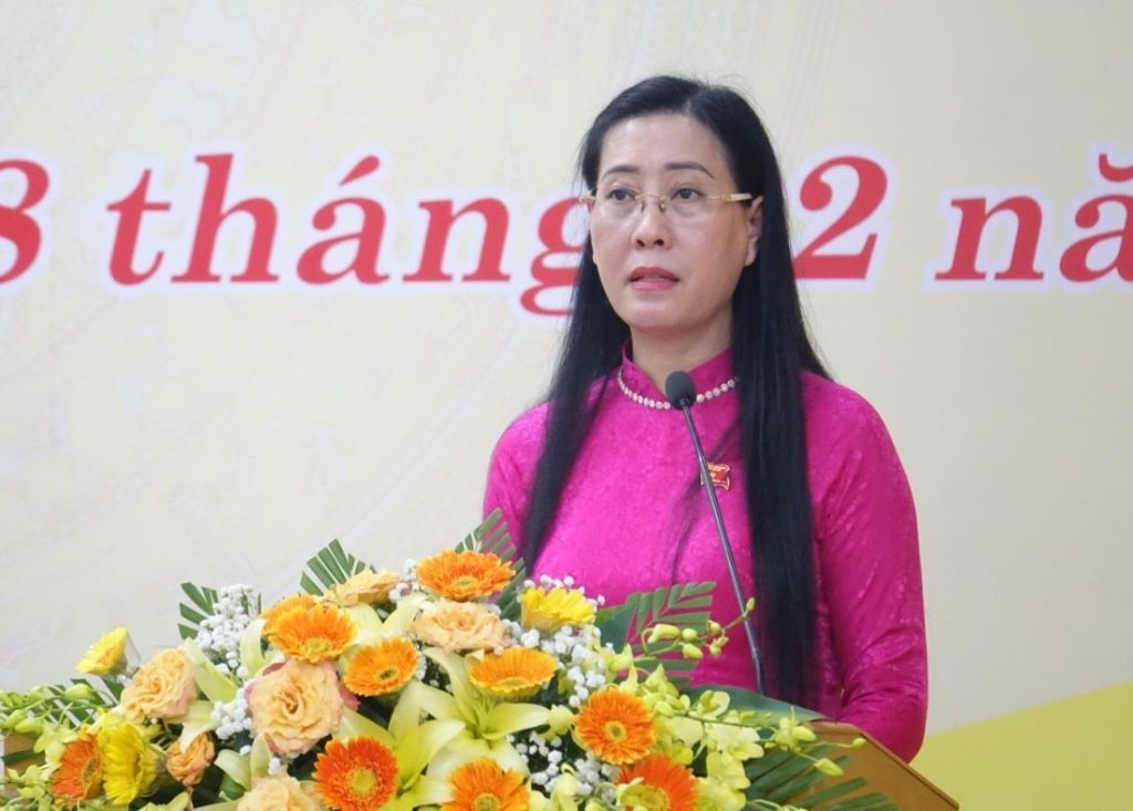 Bà Bùi Thị Quỳnh Vân - Bí thư Tỉnh ủy, Chủ tịch HĐND tỉnh Quảng Ngãi, có phiếu tín nhiệm cao tuyệt đối, đạt tỷ lệ 100%. Bà Bùi Thị Quỳnh Vân - Bí thư Tỉnh ủy, Chủ tịch HĐND tỉnh Quảng Ngãi, có phiếu tín nhiệm cao tuyệt đối, đạt tỷ lệ 100%.