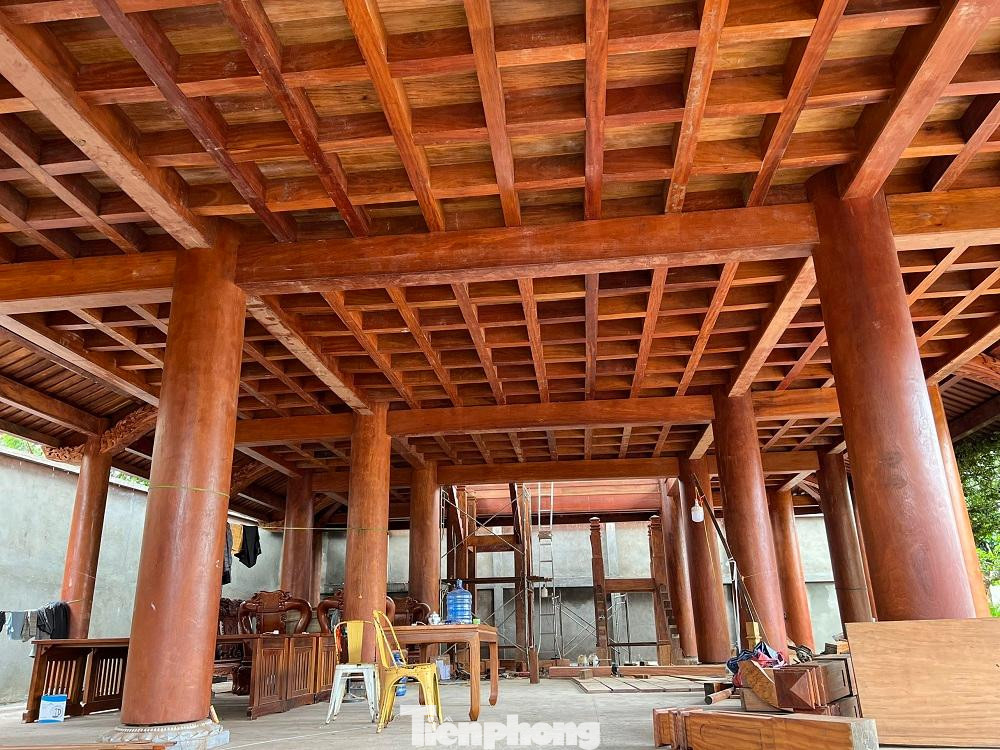 Trên phần đất lúa này, ông Sơn đã xây dựng một công trình với tầng bán hầm gồm móng, cột, dầm, vách tường và sàn bằng bê tông cốt thép có diện tích trên 390m2.