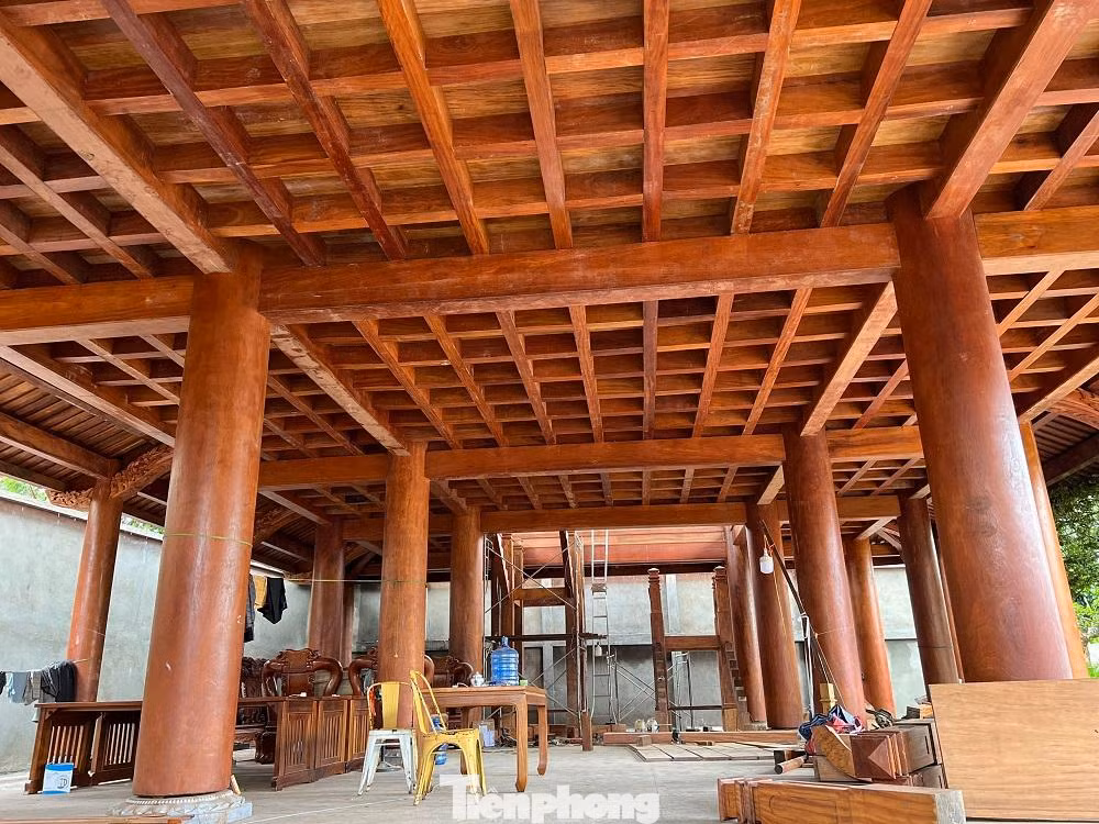 Trên phần đất lúa này, ông Sơn đã xây dựng một công trình với tầng bán hầm gồm móng, cột, dầm, vách tường và sàn bằng bê tông cốt thép có diện tích trên 390m2.