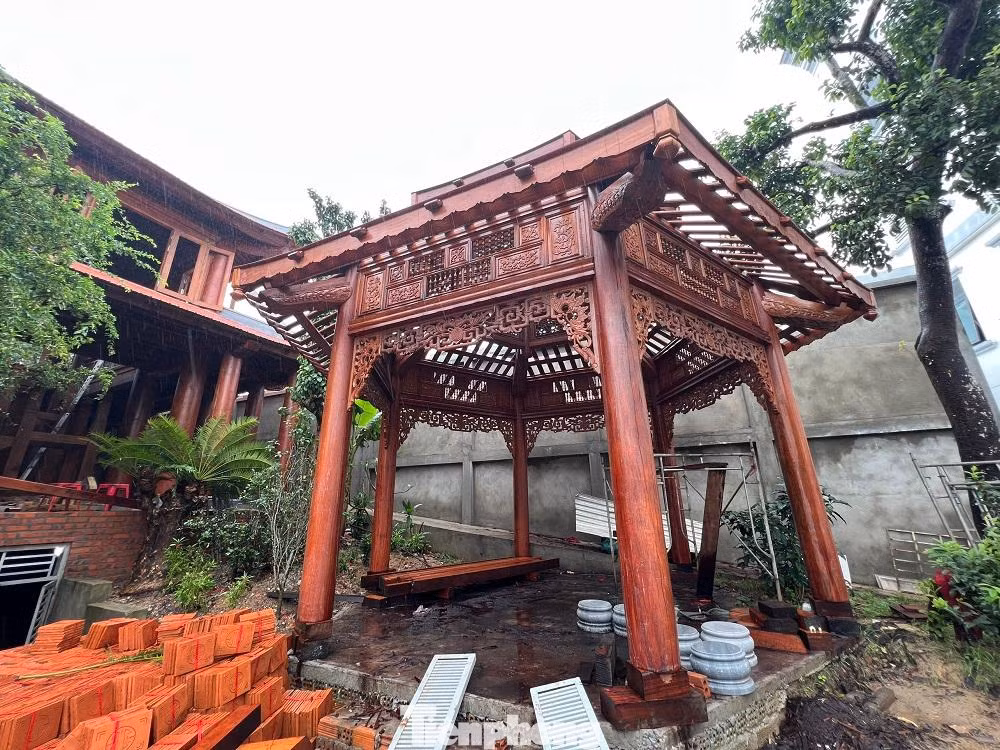 Liên quan đến vụ việc này, Bí thư Tỉnh ủy, Chủ tịch HĐND tỉnh Quảng Ngãi Bùi Thị Quỳnh Vân cho biết, đã nhận được báo cáo từ chính quyền tỉnh, về vụ việc xây dựng công trình không phép trên đất nông nghiệp, đất Nhà nước quản lý của ông Nguyễn Hồng Sơn. “Quan điểm của tỉnh là xử lý nghiêm, không dung túng cho sai trái nhằm tạo niềm tin trong người dân”, bà Vân khẳng định.