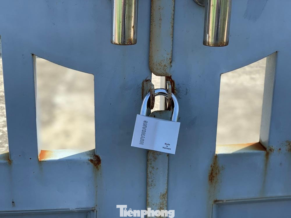 Qua kiến nghị của bà con nhân dân tại các cuộc tiếp xúc cử tri, năm 2018, UBND TP Quảng Ngãi đã sử dụng nguồn kinh phí đầu tư phát triển giáo dục xây dựng điểm trường tại thôn Độc Lập, xã Tịnh Ấn Tây, với quy mô 2 tầng.