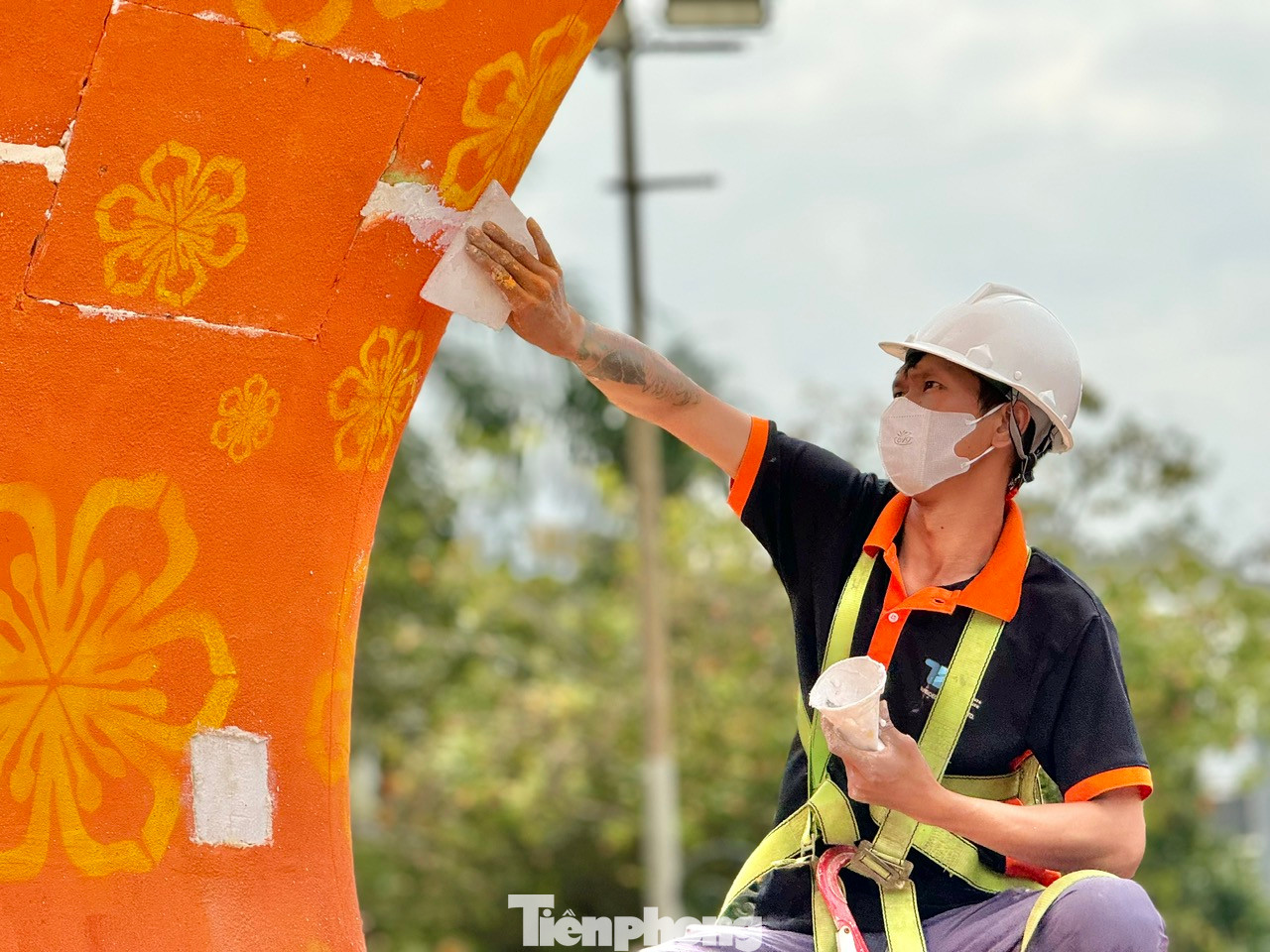 Được biết, đôi linh vật rắn năm nay được Quảng Ngãi thiết kế và đặt hàng thi công ở TPHCM và được chuyển về Quảng Ngãi lắp ráp.