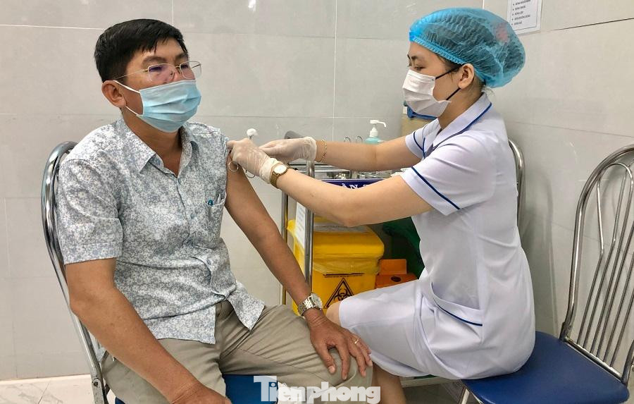 Tính đến ngày 10/5/2021 tỉnh Quảng Ngãi đã triển khai tiêm chủng cho 7.981 đối tượng ưu tiên. Ảnh: Nguyễn Ngọc Tính đến ngày 10/5/2021 tỉnh Quảng Ngãi đã triển khai tiêm chủng cho 7.981 đối tượng ưu tiên. Ảnh: Nguyễn Ngọc