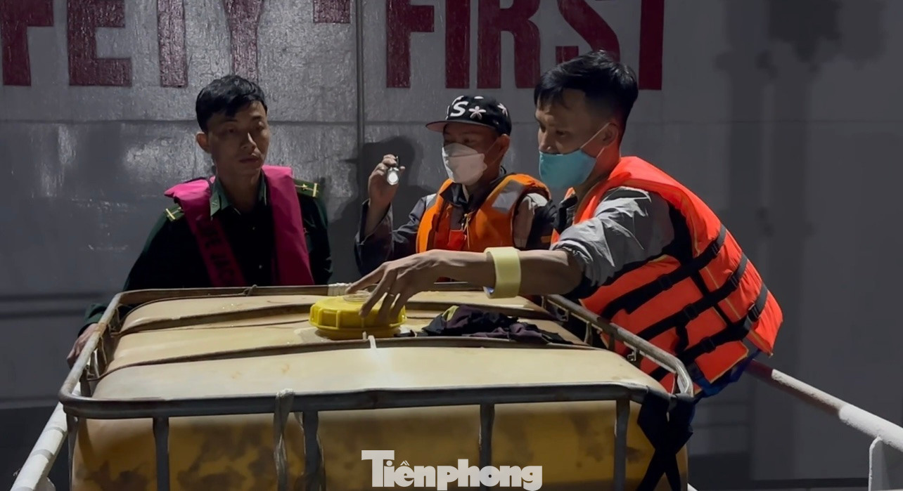 BĐBP Quảng Ngãi bắt giữ hơn 2.000 lít dầu DO không có hóa đơn, chứng từ.