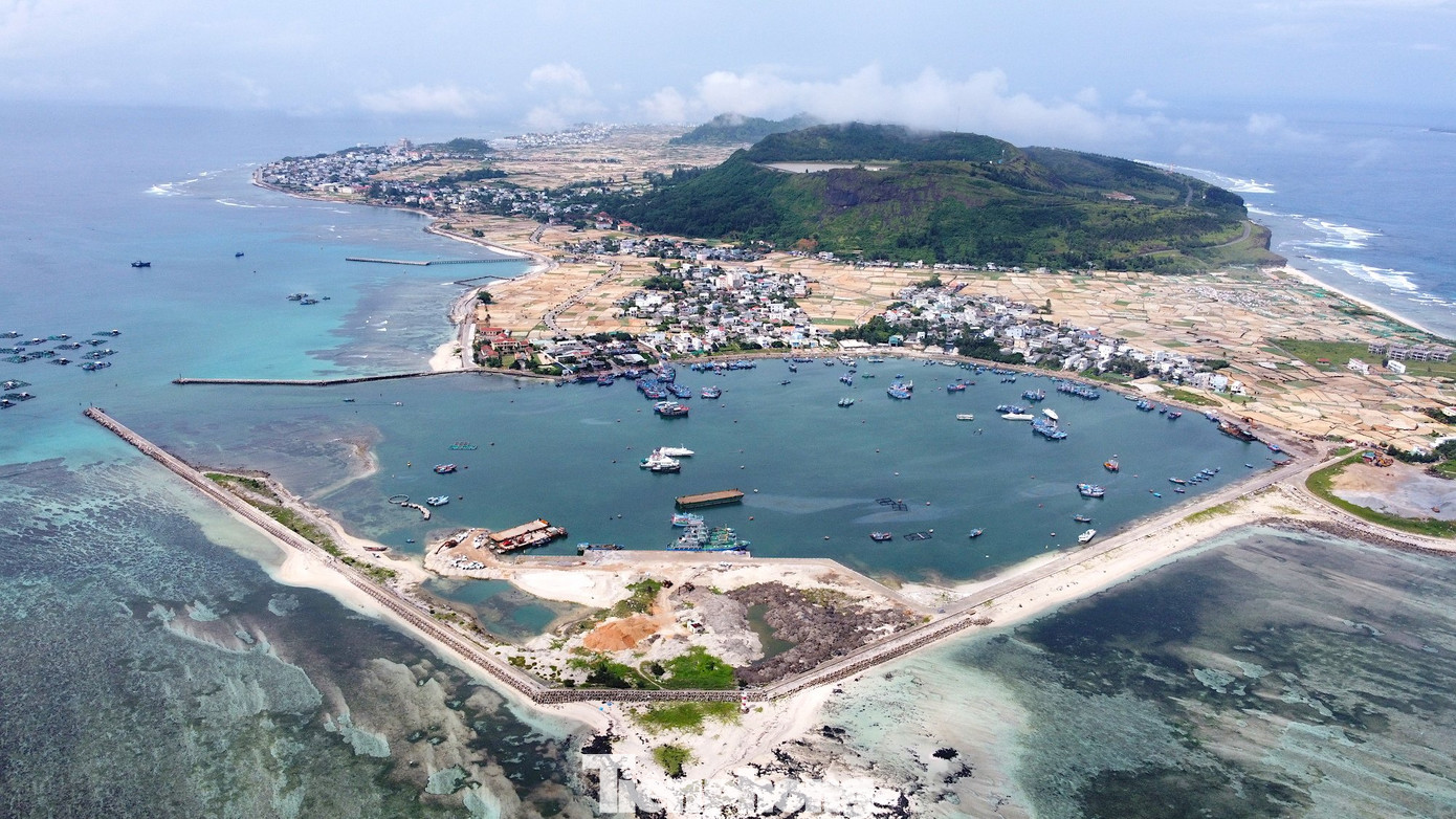 Đảo Lý Sơn là hạt nhân trong phát triển du lịch. Đảo Lý Sơn là hạt nhân trong phát triển du lịch.