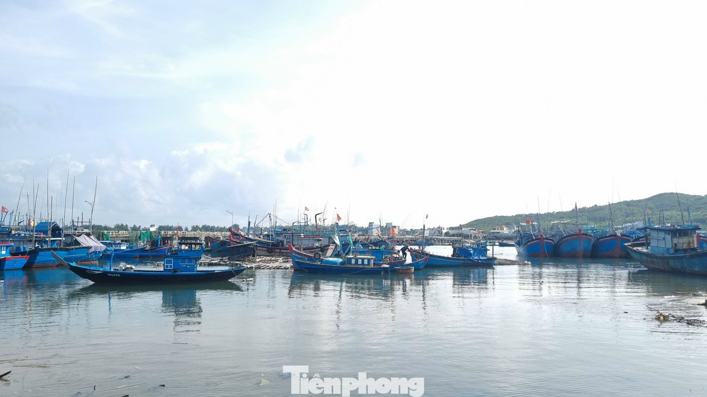 Cảng Sa Huỳnh sau khi dọn hết xác tàu đắm. Cảng Sa Huỳnh sau khi dọn hết xác tàu đắm.