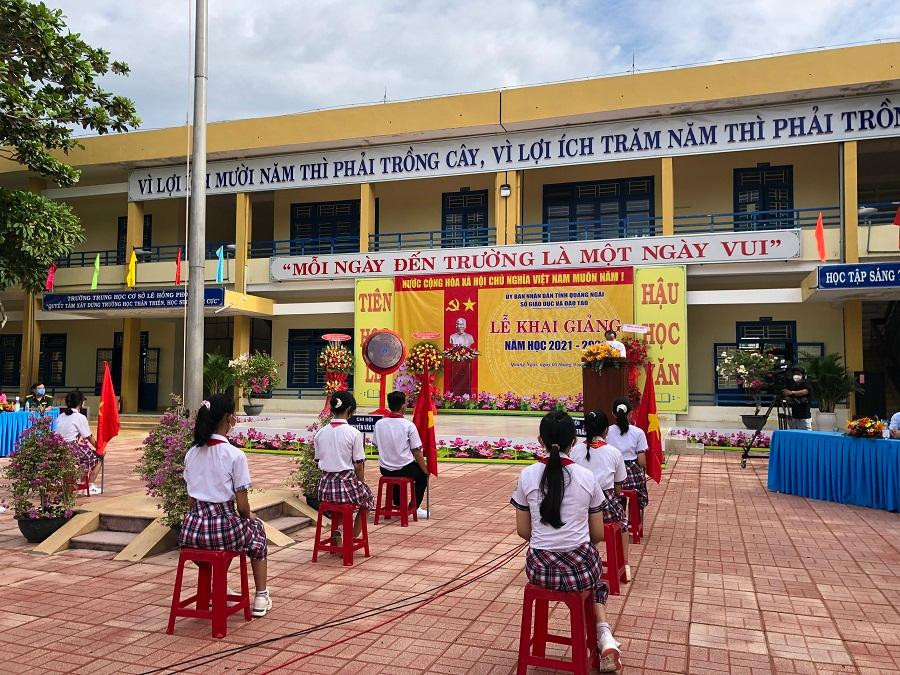Toàn bộ đại biểu tham dự, học sinh và những người phục vụ lễ khai giảng đều được xét nghiệm SARS-CoV-2. Toàn bộ đại biểu tham dự, học sinh và những người phục vụ lễ khai giảng đều được xét nghiệm SARS-CoV-2.