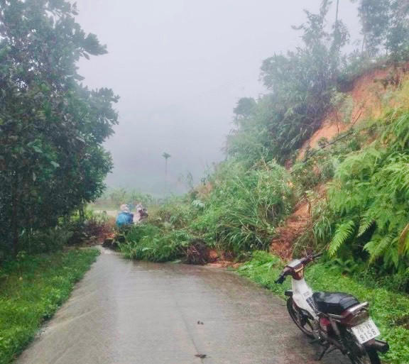 khiến việc đi lại của người dân gặp rất nhiều khó khăn. khiến việc đi lại của người dân gặp rất nhiều khó khăn.