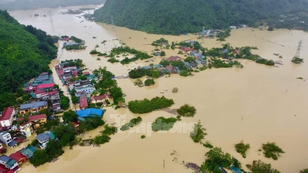 Hình ảnh lũ lụt ở các tỉnh phía Bắc. Ảnh: (Văn Đức - Báo Tiền Phong) Hình ảnh lũ lụt ở các tỉnh phía Bắc. Ảnh: (Văn Đức - Báo Tiền Phong)