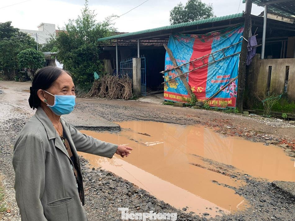 Những hố sâu tạo thành cái bẫy chết người nhất là vào ban đêm. Ảnh: Nguyễn Ngọc